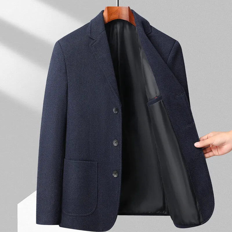 Man wearing a loose fit black casual coat for spring or autumn.