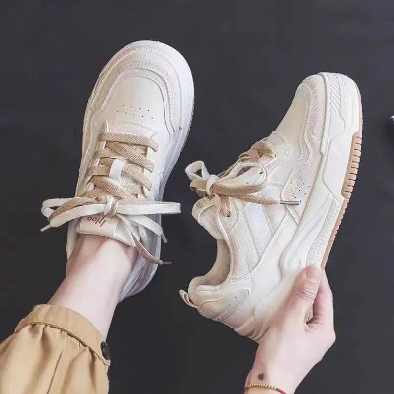 Women's low top sneakers with rubber sole in beige and pink colour options
