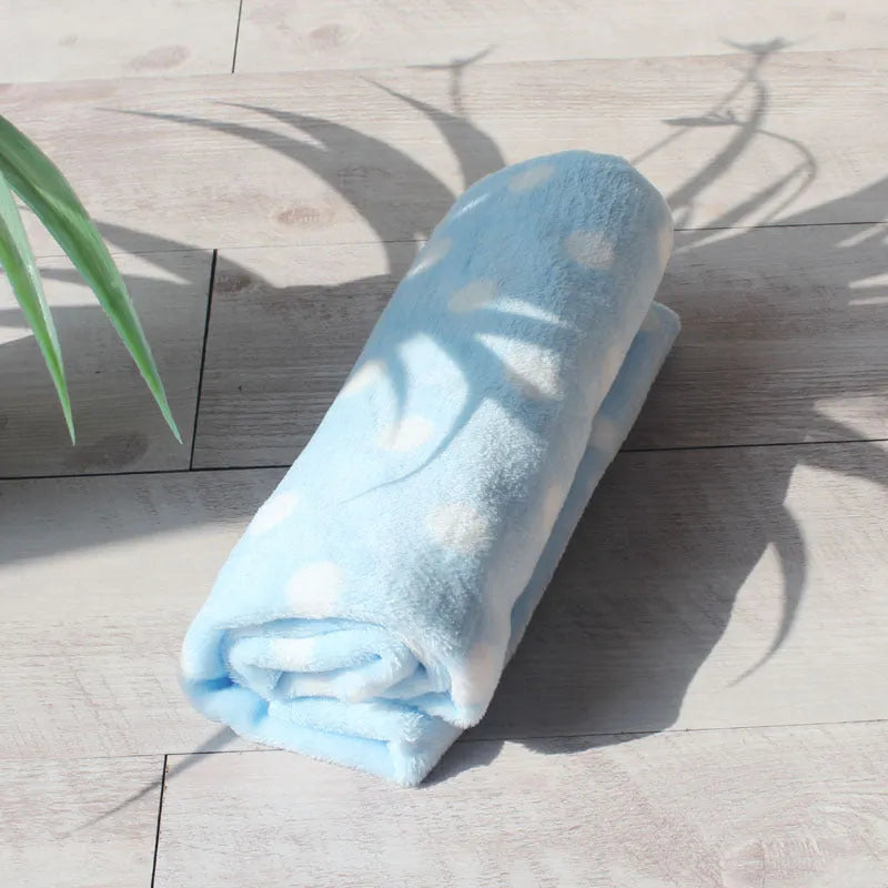 Soft pet blanket quilt in grey colour, suitable for dogs and cats, size S or L, used as a crate liner or sofa cover