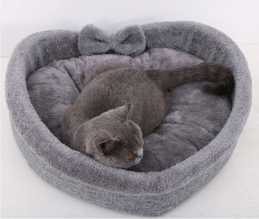 Heart-shaped soft cloth pet bed in grey or pink, sizes M L XL for cats, puppies, and dogs