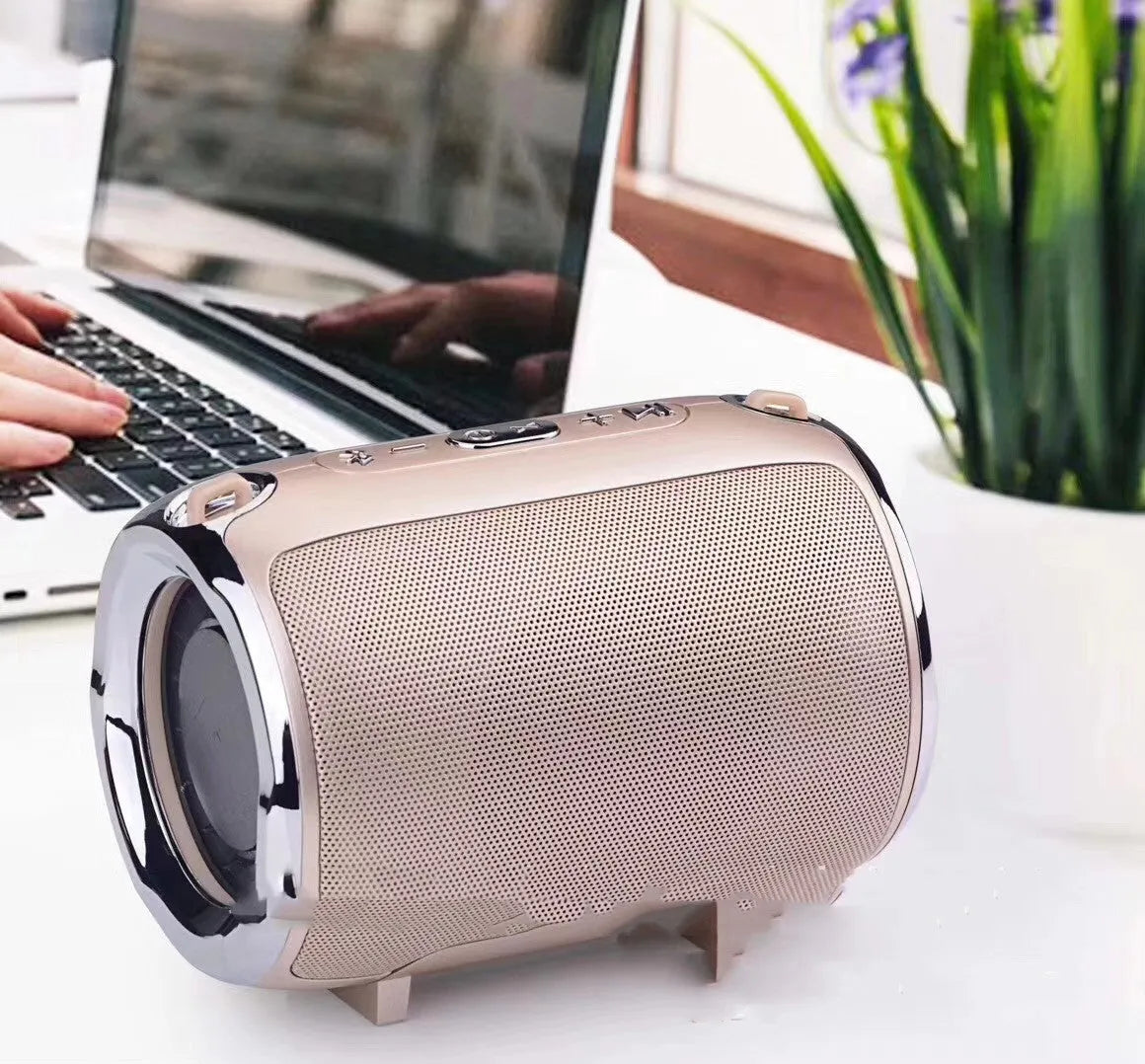 Portable metal-shell sound card reader with subwoofer in black, blue, golden, red, or silver colour options
