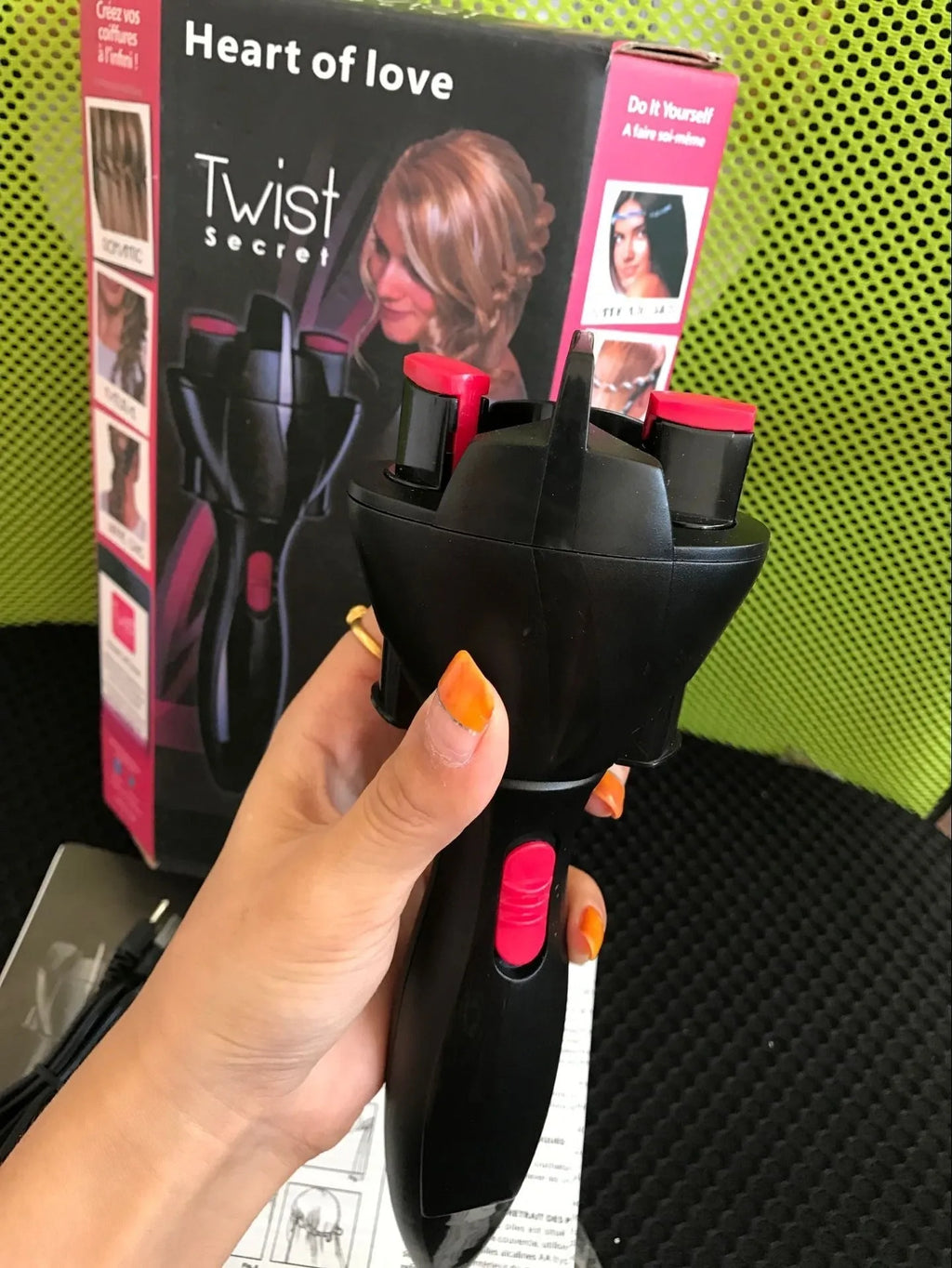 Black automatic hair braider, USB electric twister, 24 x 23.5 x 5.5 cm, DIY styling tool for kids and women