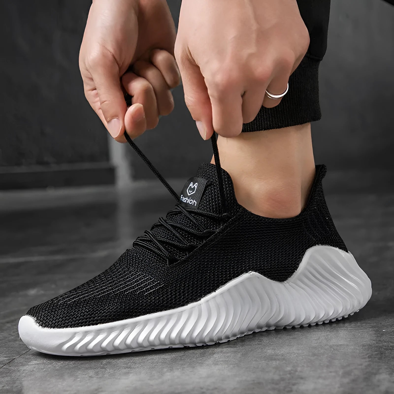 Men's white breathable flyweave mesh lace-up sports shoes with flat heel and MD sole
