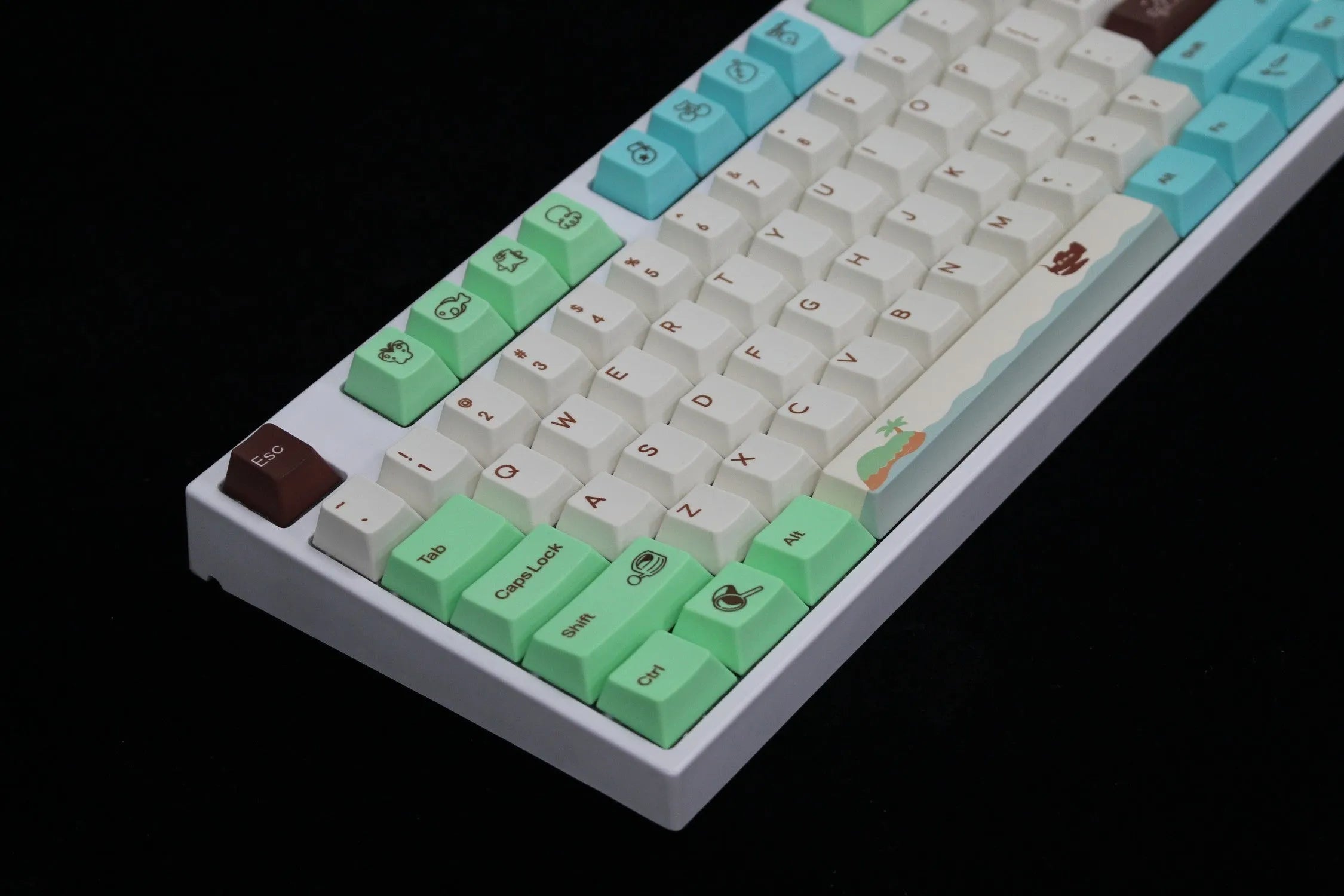 Animal Crossing keycap set in standard configuration colour with PBT thermal sublimation printing at original factory height