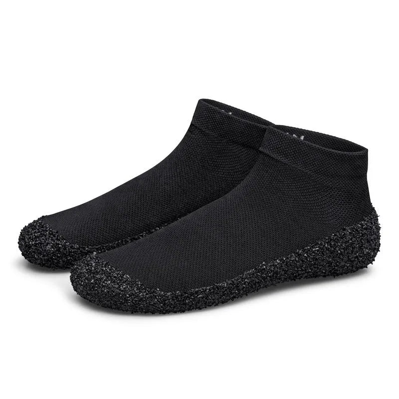 Unisex multifunctional high-top wading shoes in black with VIBRAM outsole and sleeve closure