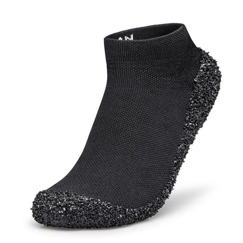 Unisex multifunctional high-top wading shoes in black with VIBRAM outsole and sleeve closure