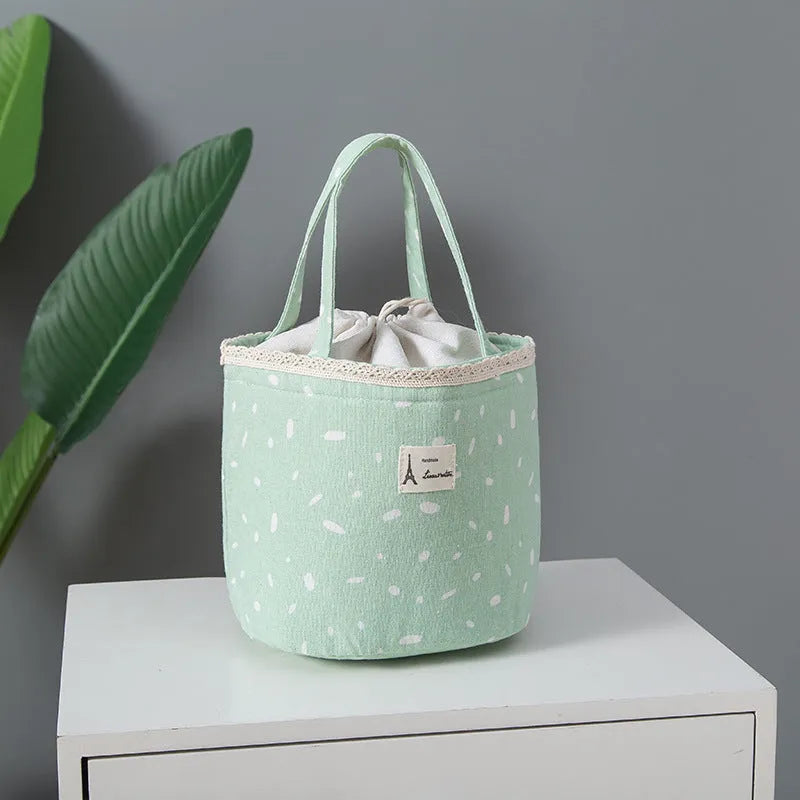 Insulated lunch bag with Oxford cloth construction and thermal protection in multiple colour patterns