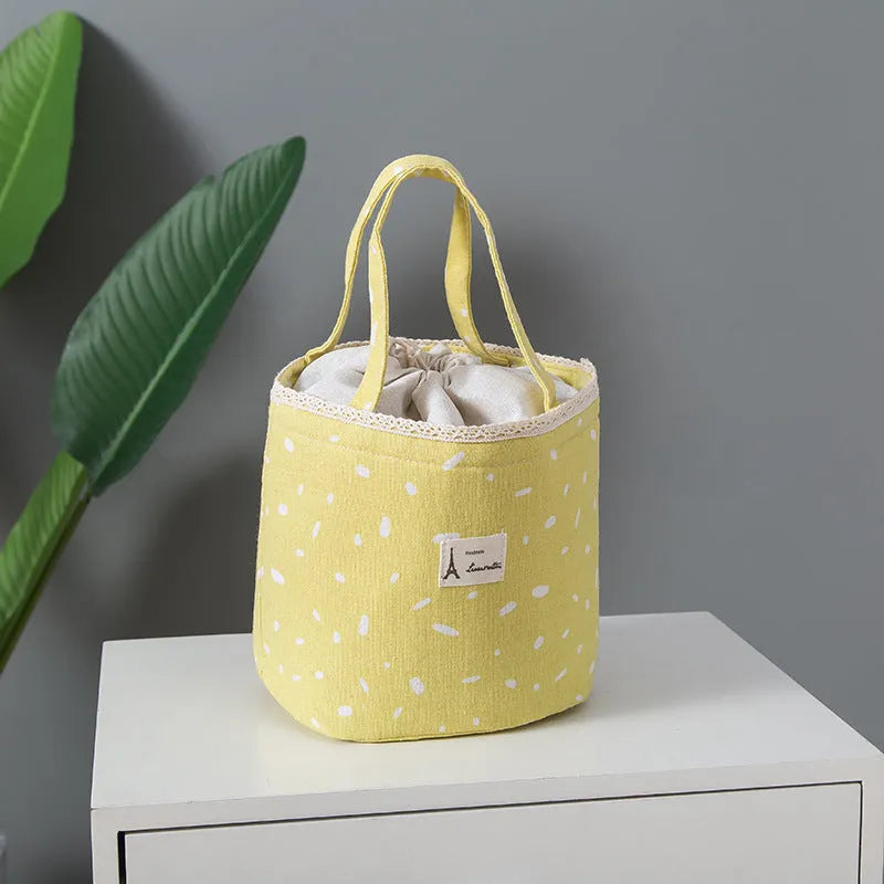 Insulated lunch bag with Oxford cloth construction and thermal protection in multiple colour patterns
