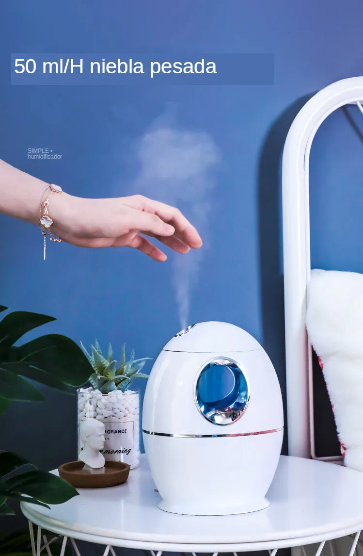 Silent USB-powered round aromatherapy spray humidifier in white colour with 800ml water tank