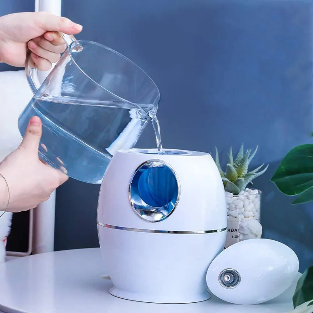 Silent USB-powered round aromatherapy spray humidifier in white colour with 800ml water tank