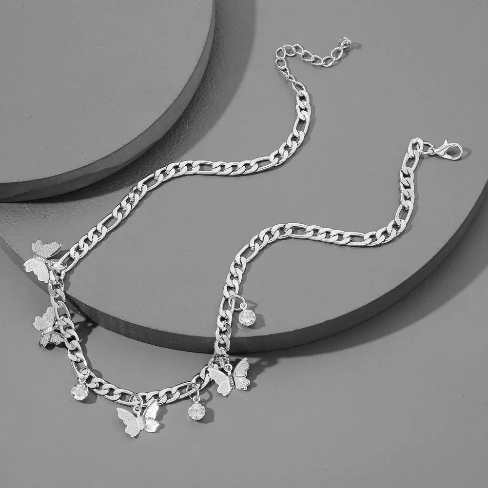 Butterfly necklace in gold or silver alloy with 40cm chain, 5cm extension, and unisex clavicle design.