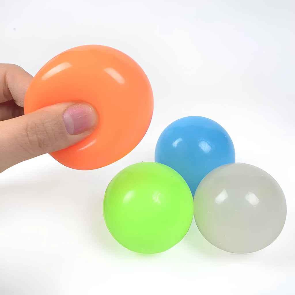 4.5cm luminous ceiling ball in TPR, sticky wall ball for children, random colour
