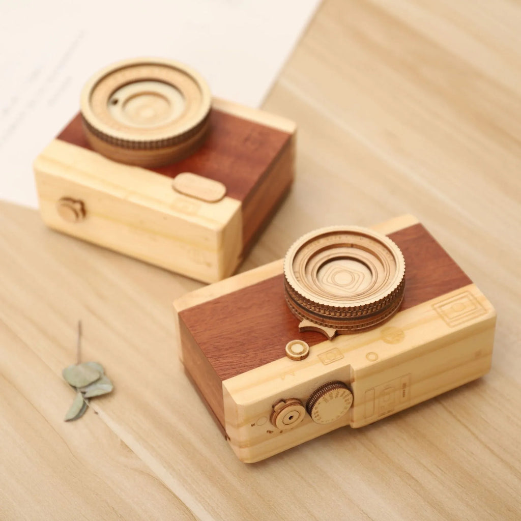 Camera-shaped wooden music box with rotating mechanism in pine construction