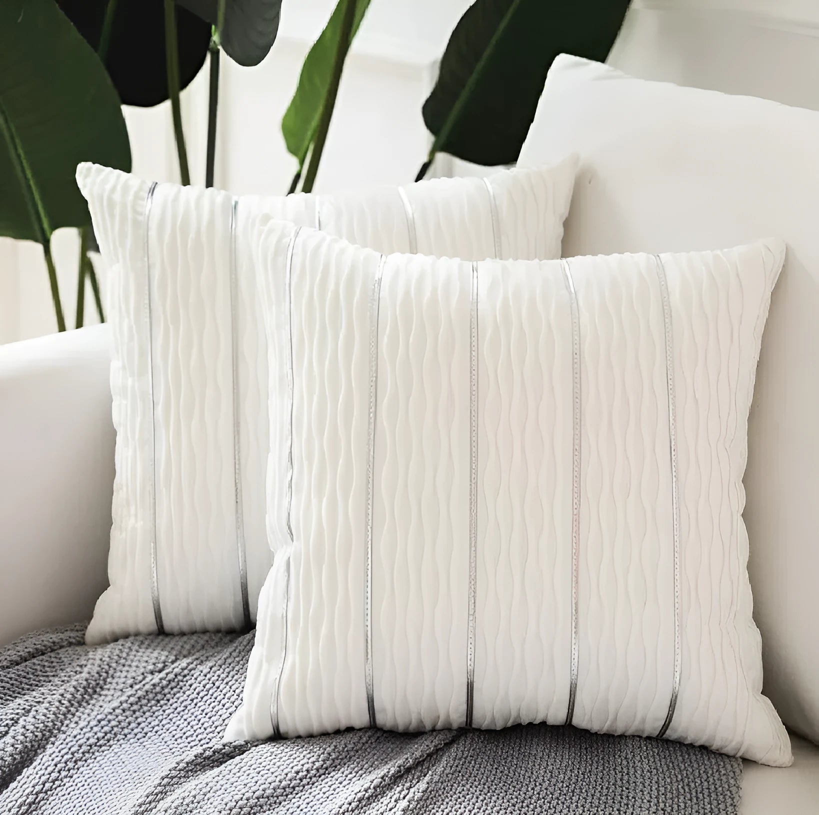 Striped velvet sofa cushion cover measuring 45x45 cm in plush flannel material