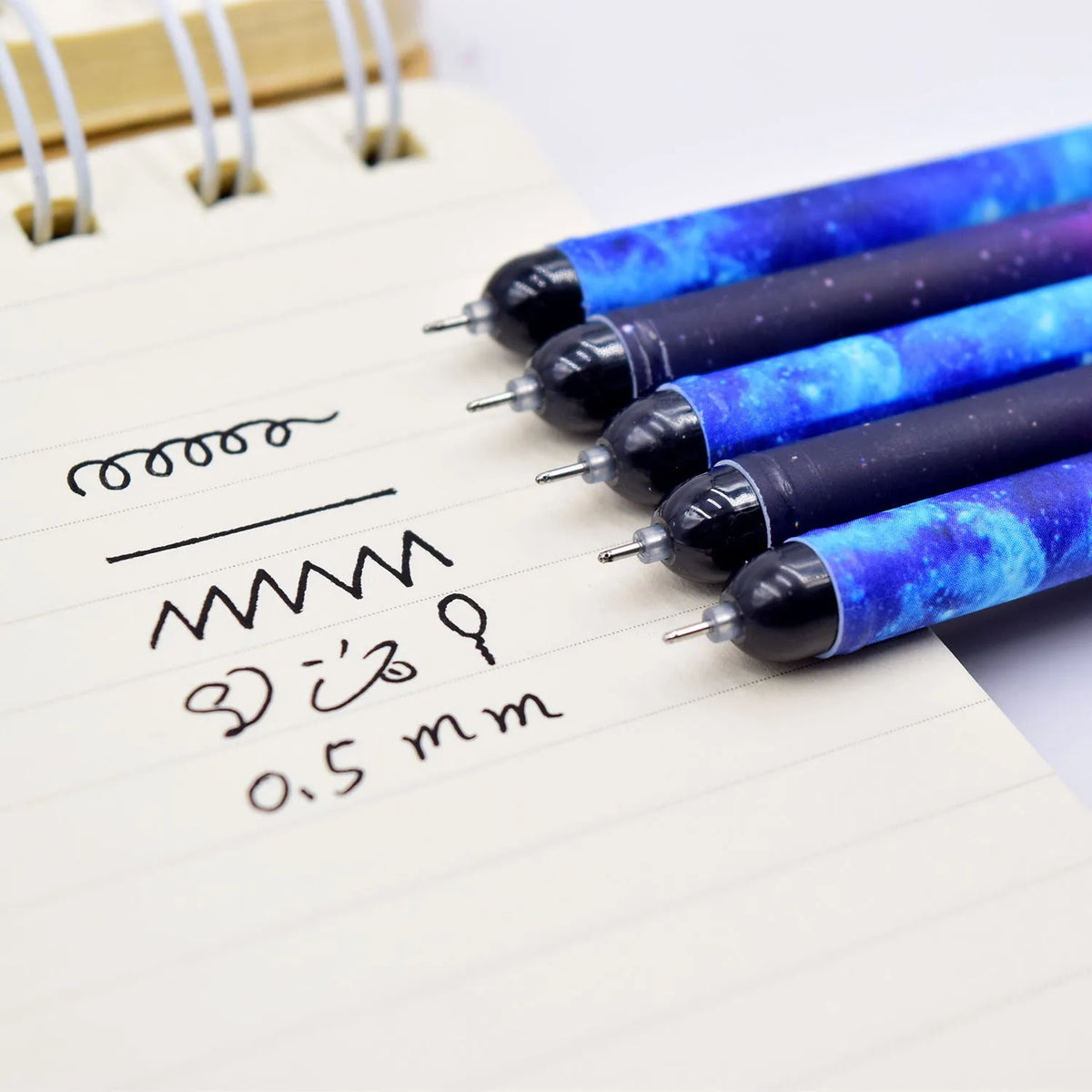 Twelve Constellations black gel pen with 0.5mm tip and 16cm plastic body, zodiac pendant, random colour