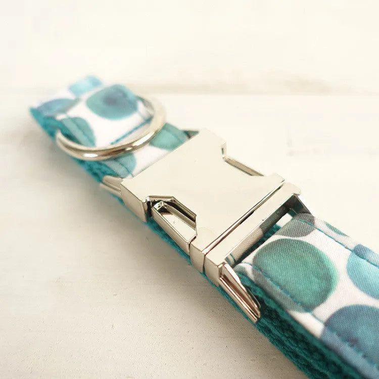 Retractable dog collar in bubble colour made from polyester, available in sizes XS to XL