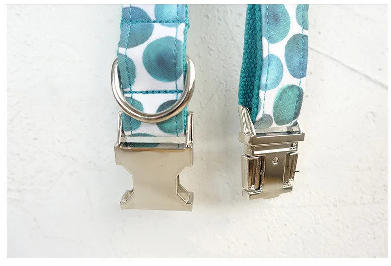Retractable dog collar in bubble colour made from polyester, available in sizes XS to XL