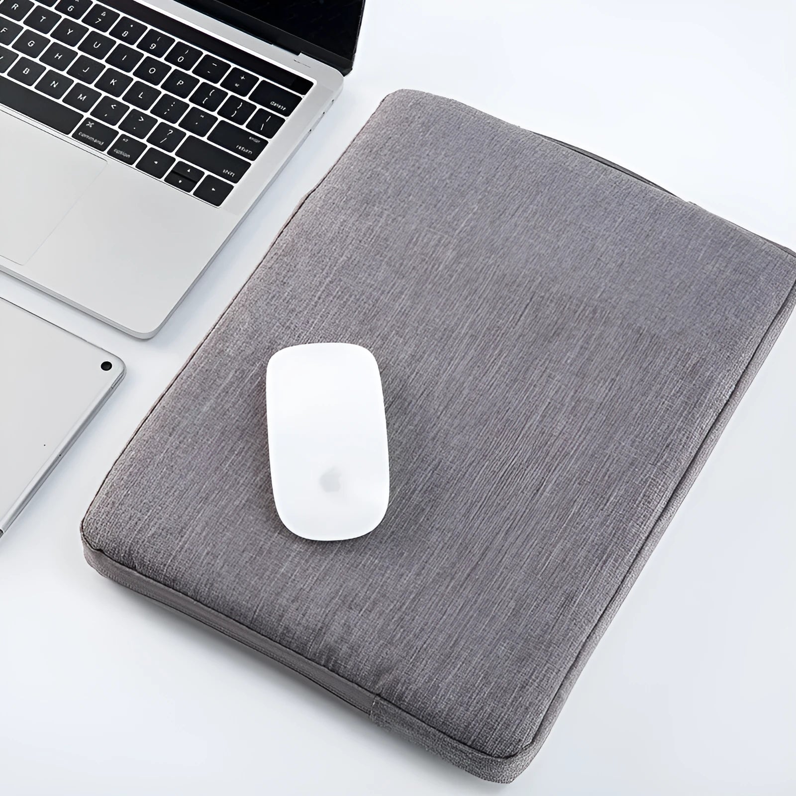 Polyester notebook liner bag in grey with telescopic handle, compatible with Apple and Lenovo laptops up to 15 inches