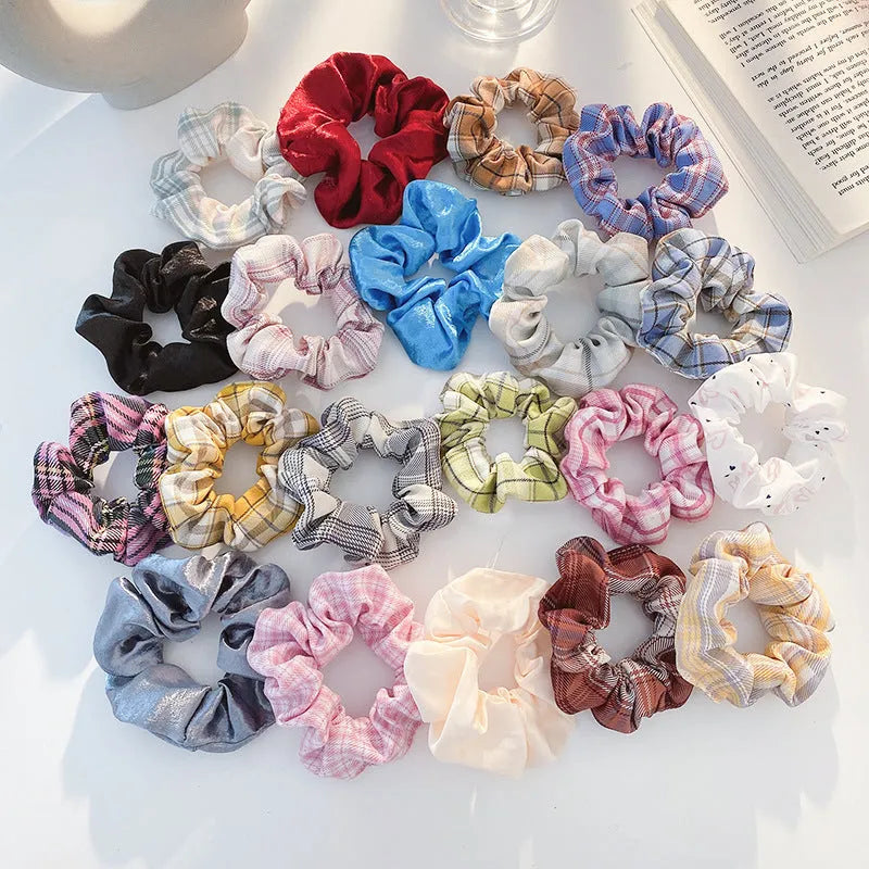 Set of 20 children's hair accessories including small intestine rings and large intestine ropes in assorted colours.