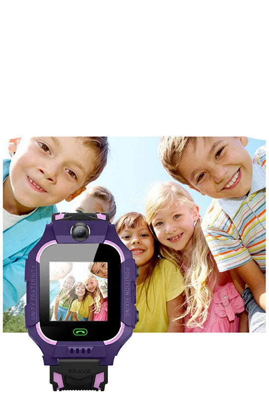 Z6 Q19 children's smart phone watch in green showing the 1.44-inch touch screen on a wrist.