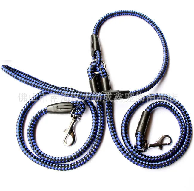 Double-ended dog leash with reflective threads and padded handle in blue colour