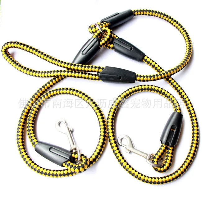 Double-ended dog leash with reflective threads and padded handle in blue colour