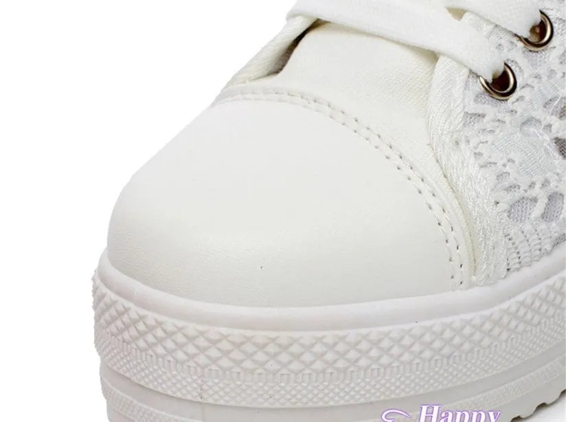 White low-top canvas shoes for women with rubber sole, plain pattern, sizes 35 to 42