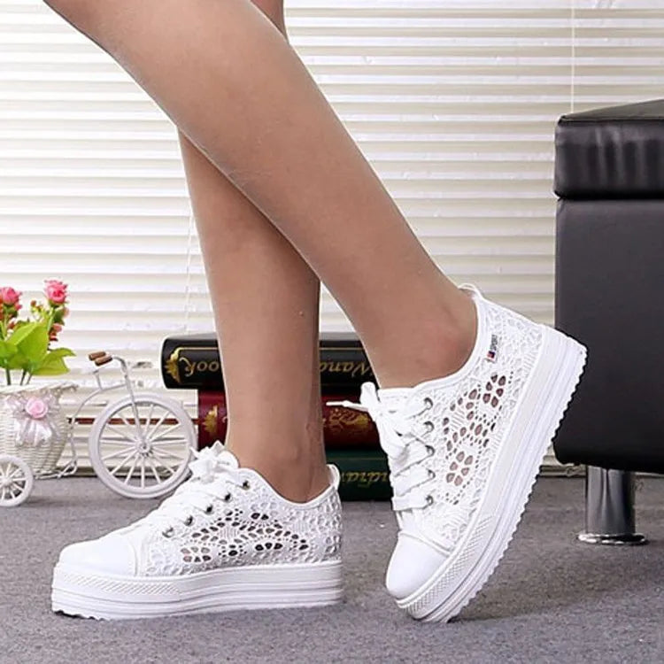 White low-top canvas shoes for women with rubber sole, plain pattern, sizes 35 to 42