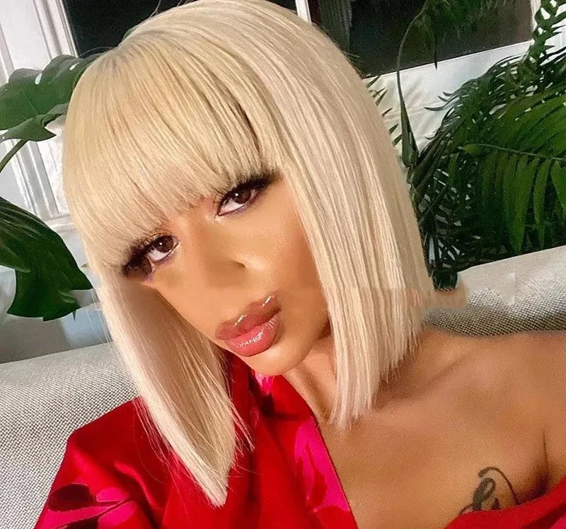 Short straight bobo wig in blonde, gold, and light brown, synthetic high temperature wire, women's style