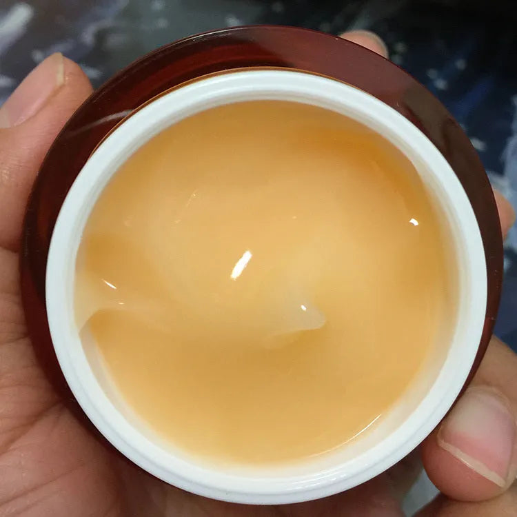 Vitamin C Whitening Moisturising Gel with Camo Aloe and Sesame Oil in 50g cream container