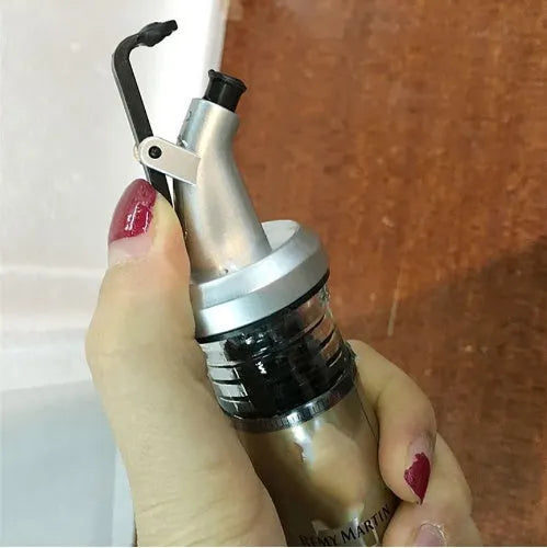 Silver and black flip top bottle spout with food-grade stopper, 8.5cm x 3cm, for 1.9cm bottle inner diameter