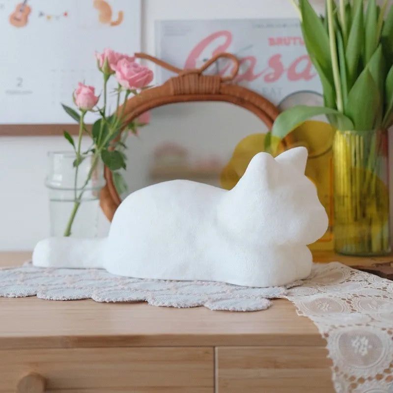 Vinyl cat night light, battery operated, 13 x 13 x 34 cm, cat-shaped lamp for bedside table or shelf