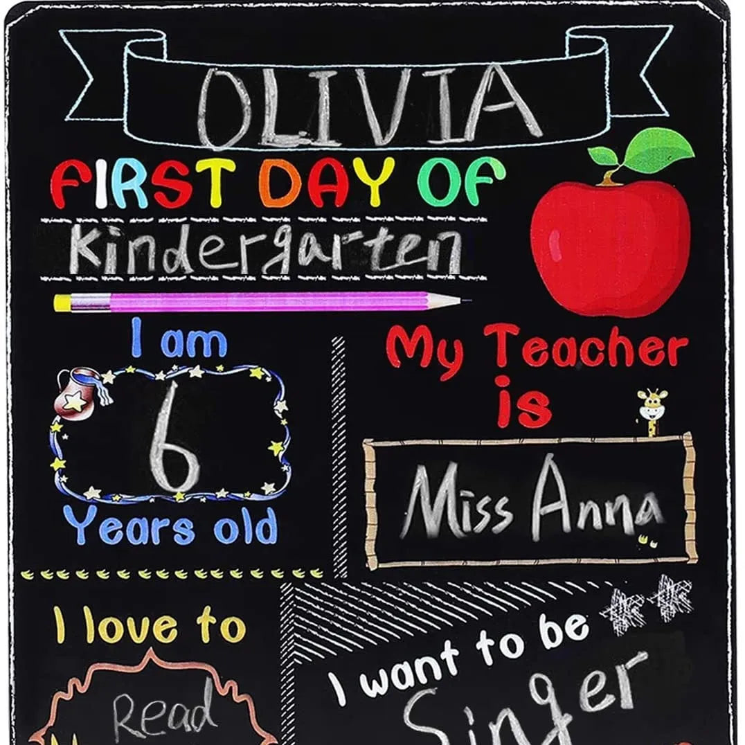 Rectangular wooden blackboard ornament for first day of school, showing dimensions of 25.5 by 30 cm.