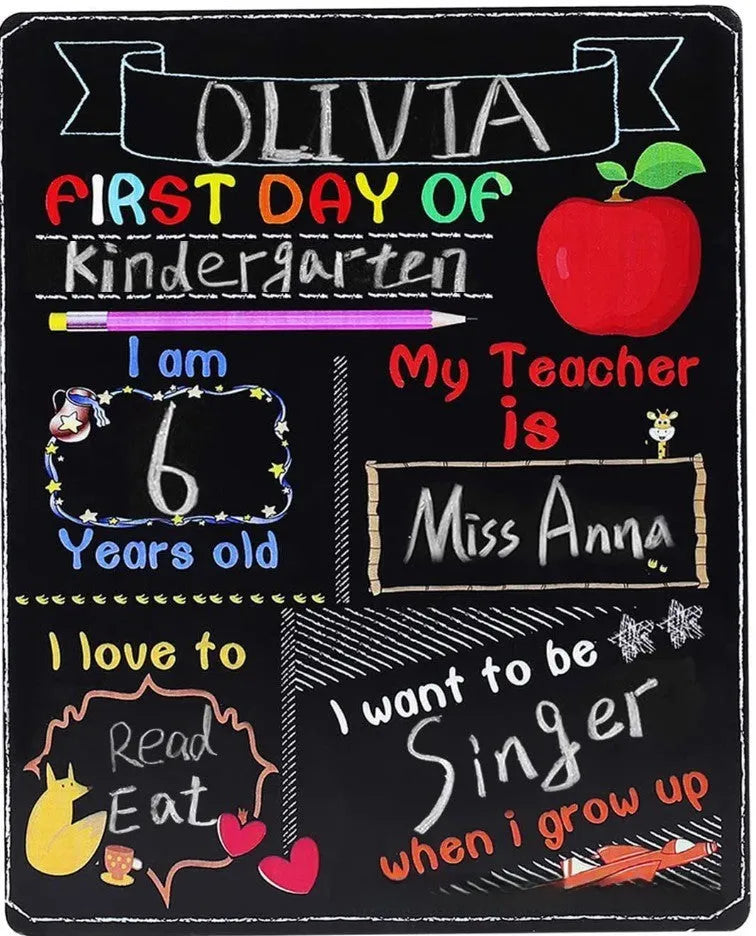 Rectangular wooden blackboard ornament for first day of school, showing dimensions of 25.5 by 30 cm.