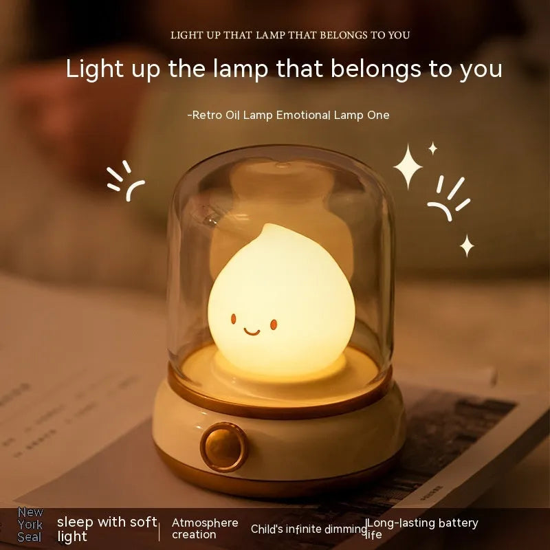 Retro USB rechargeable LED night lamp in green or yellow with dimming and candlelight mode, 100 x 108 x 124 mm.