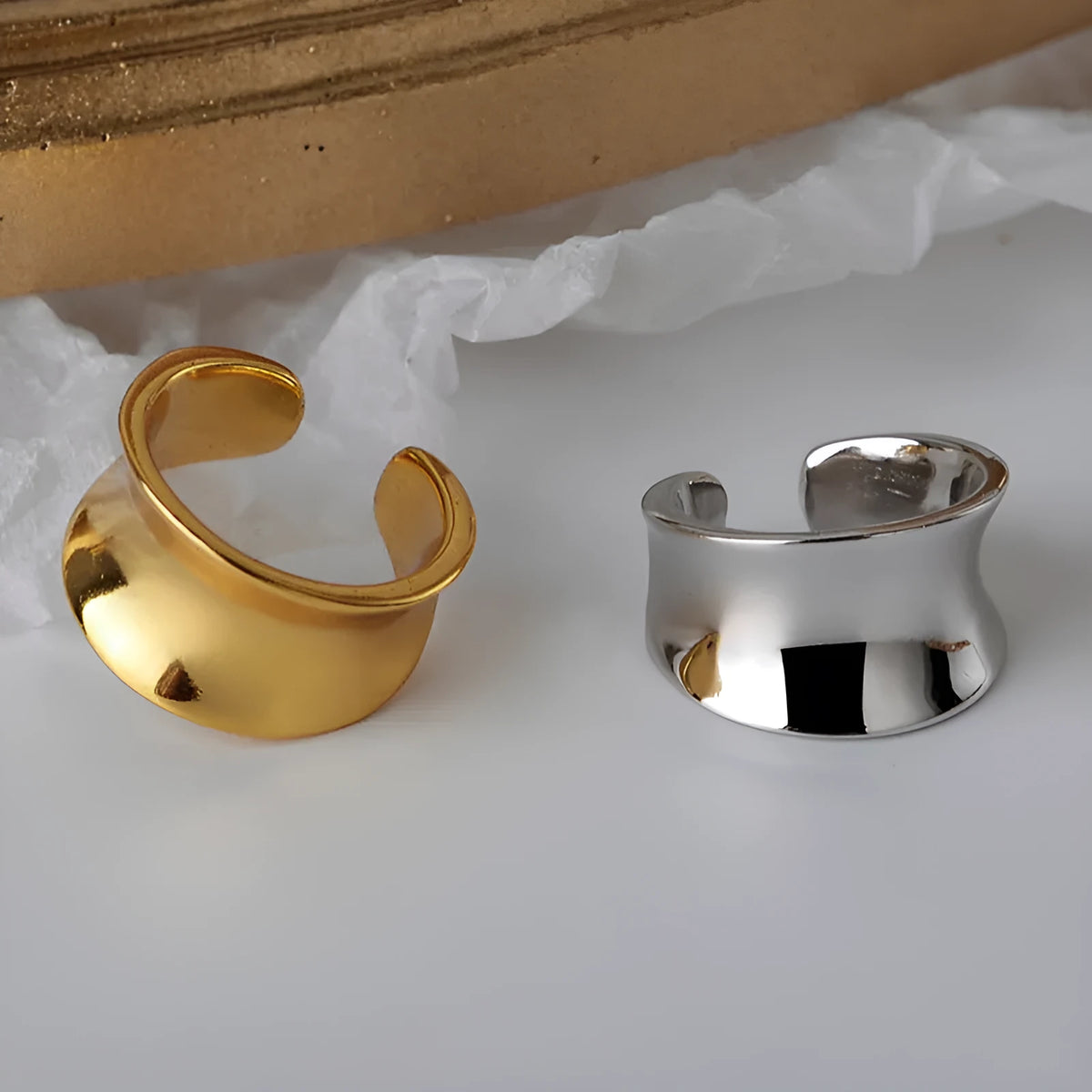 S925 sterling silver glossy round ear clip in white gold or 18K gold, Korean style geometric earring for women