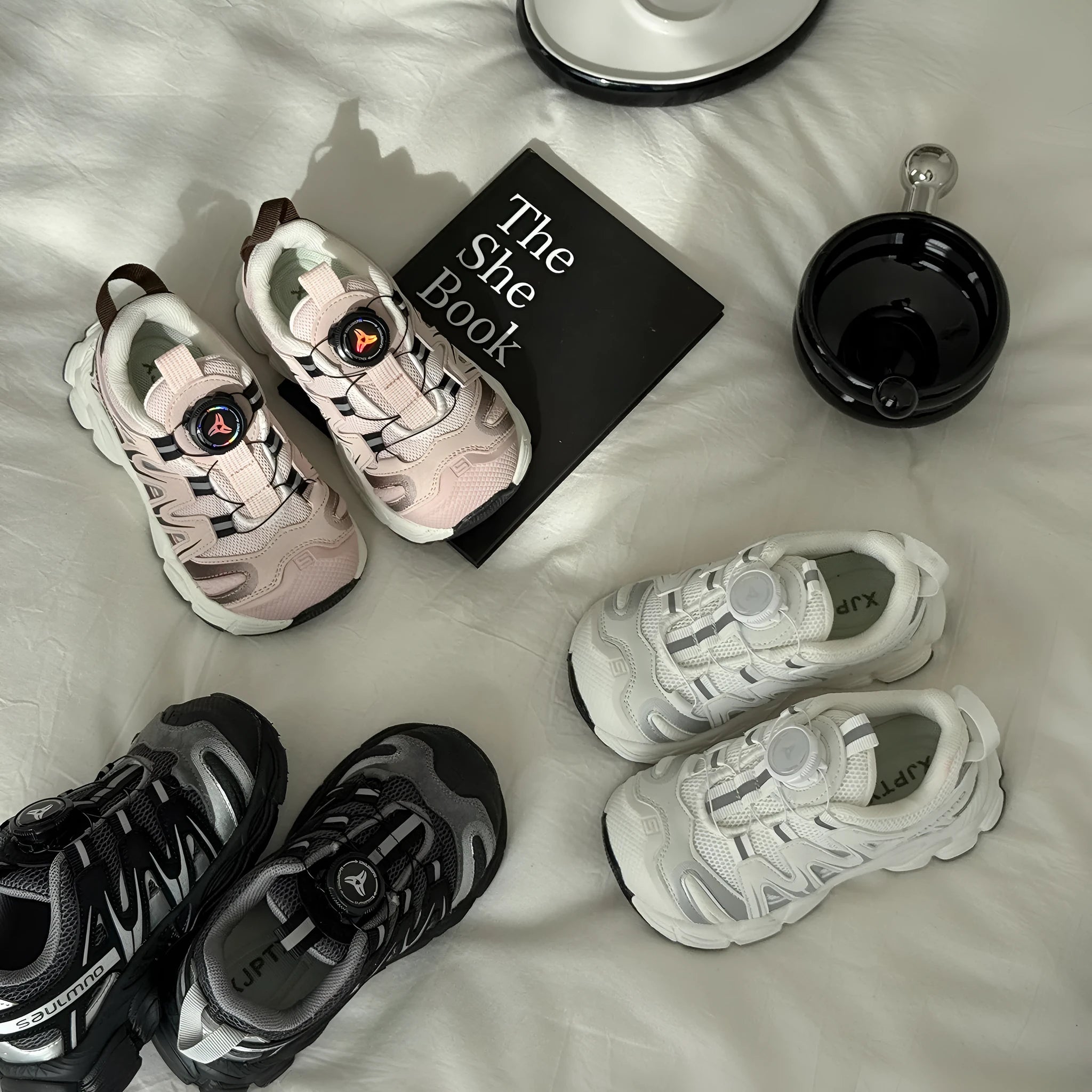 Casual lightweight shoes with breathable PU leather mesh upper in black, beige or pink