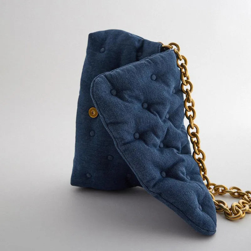 Blue denim quilted shoulder bag with chain strap and padded buttons, 19 x 30 x 8 cm