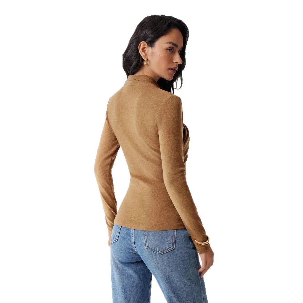 Camel-coloured women's slim-fit pullover sweater with long sleeves