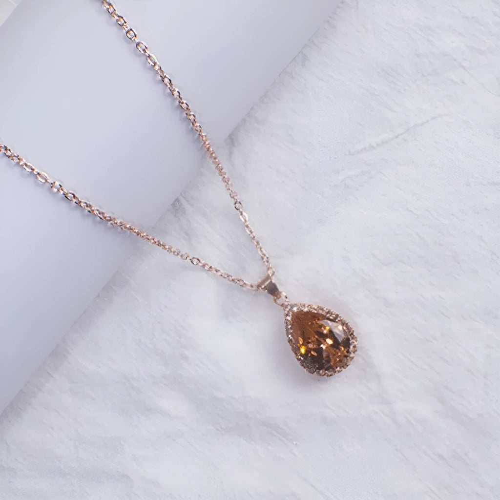 Women's drop-shaped rhinestone necklace in rose gold colour with geometric elements