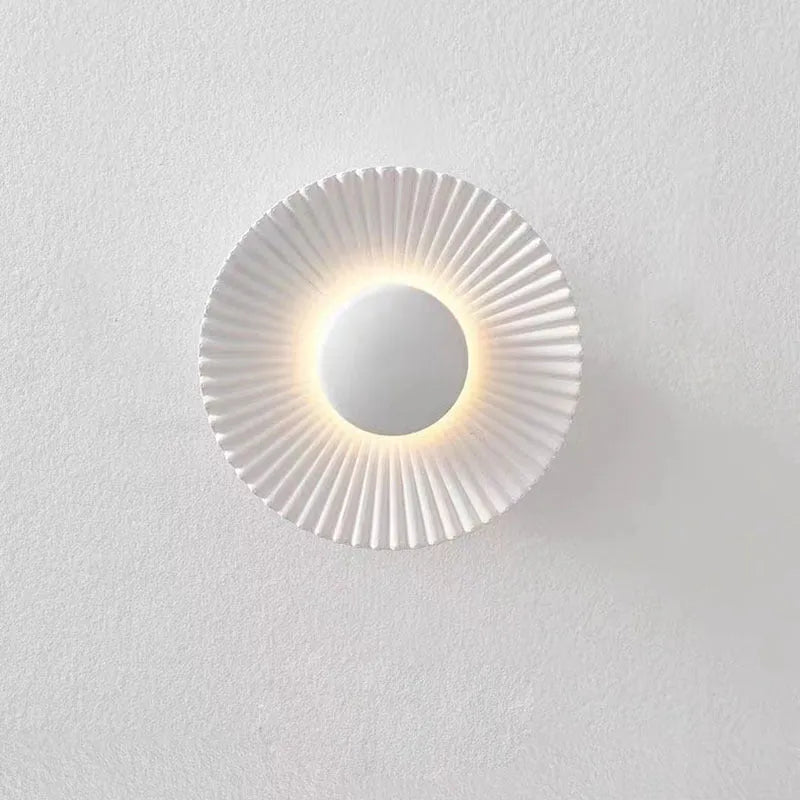 Round aluminium wall lamp with LED lighting in outer white inner gold colour configuration