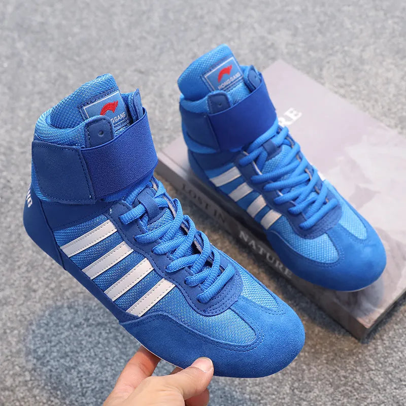 Pair of men and women wrestling shoes in suede cowhide with vertical style and lace closure