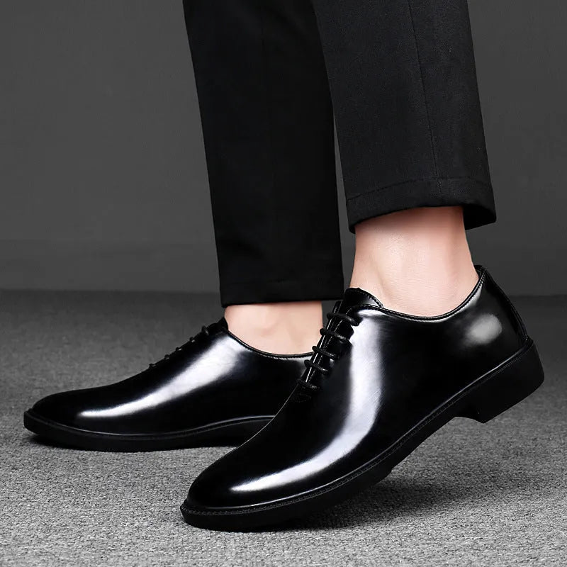 Men's business formal leather shoes in black with round toe and rubber sole