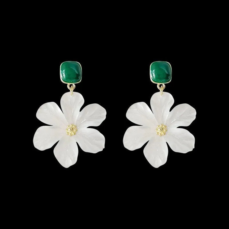 Dark green sterling silver needle flowers sweet earrings with detailed floral design