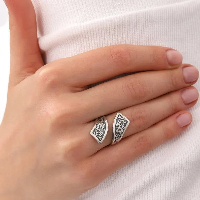 Silver-coloured adjustable minimalist geometric ring for women