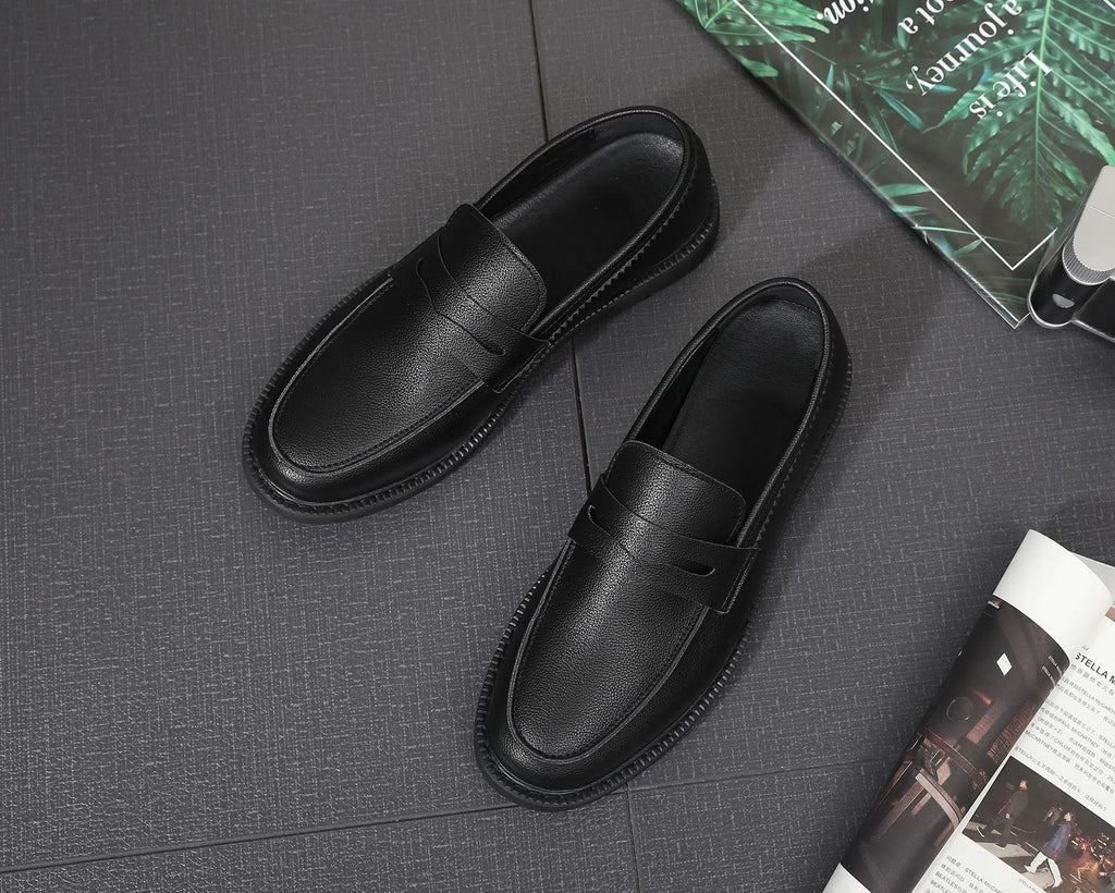 Men's black slip-on shoes with tassel, microfiber upper, and rubber sole in Korean retro style