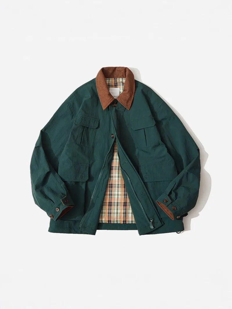 Casual contrast colour jacket with side seam pockets in green or apricot