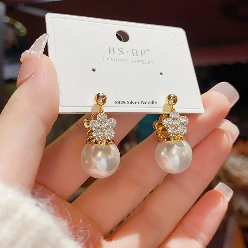 Korean style double-sided flower pearl ear clips with real gold plating on copper, gold colour, women's clip-on earrings