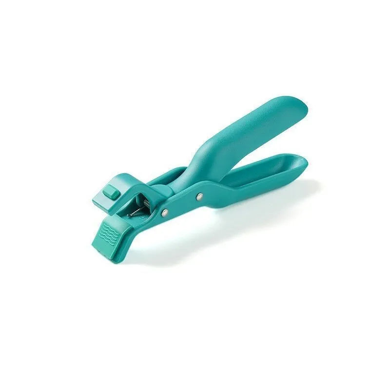 Creative household kitchen silicone anti-scalding clip in carmine and green, PP construction for pot handle protection