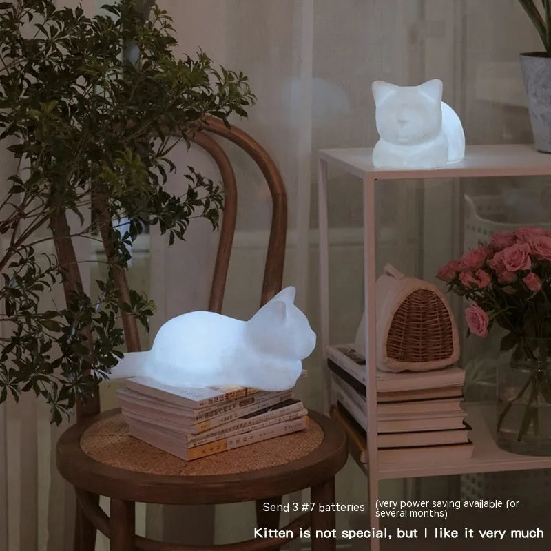 Vinyl cat night light, battery operated, 13 x 13 x 34 cm, cat-shaped lamp for bedside table or shelf